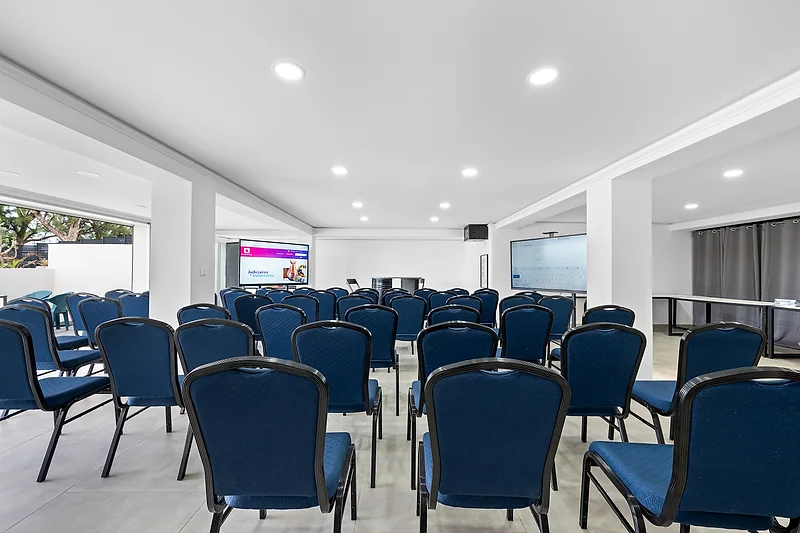 La salle installée en conférence